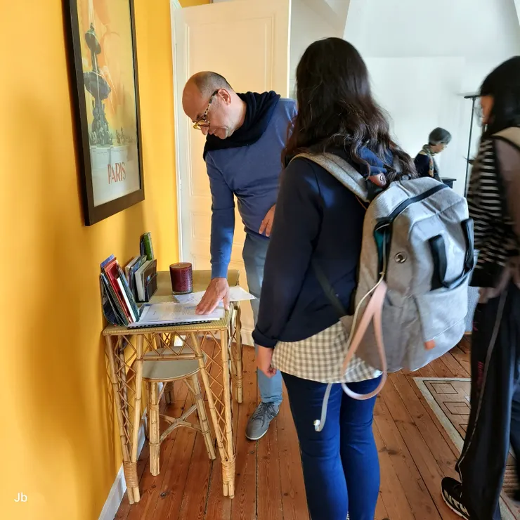 【民宿主人為我們介紹一應設施，住宿期間，並未見有其他住客。】