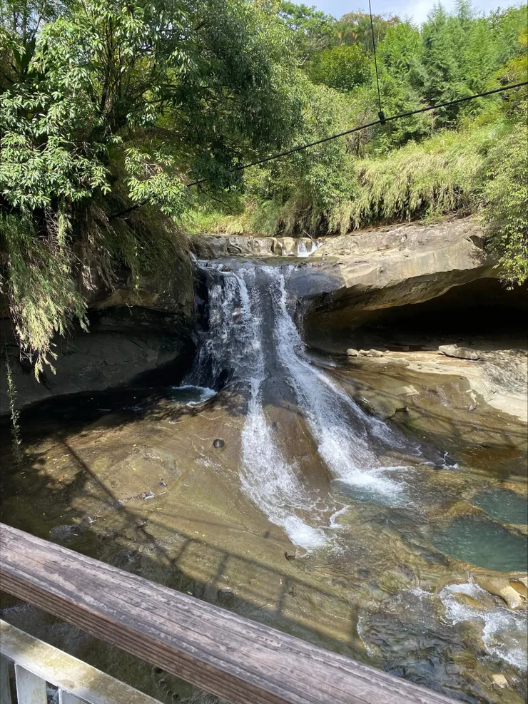 眼鏡洞瀑布。（攝影：抱城。）