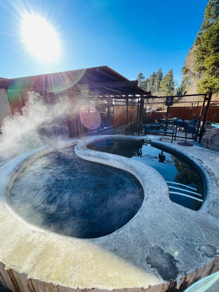 太喜歡這個太極池(我自己說),熱池是華氏111度、冷池是華氏45度