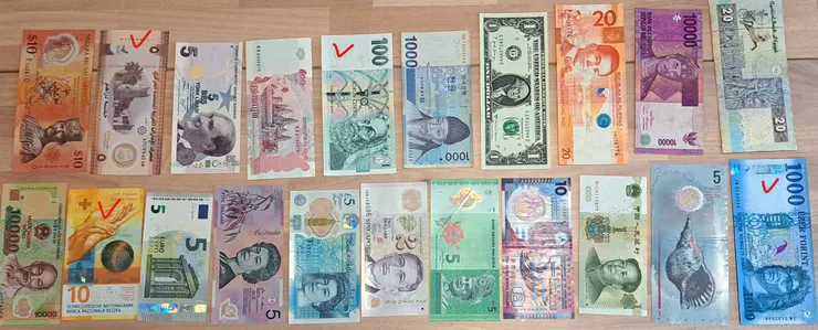 目前錢包收集的鈔票...不知不覺已經收集這麼多了, 日鈔被我又拿去花掉..忘記補..哈