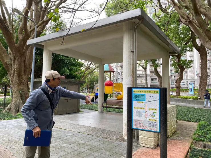 萬和公園內的涼亭，結合雨水回收系統，能夠收集屋頂雨水，作為澆灌公園植栽之用。
