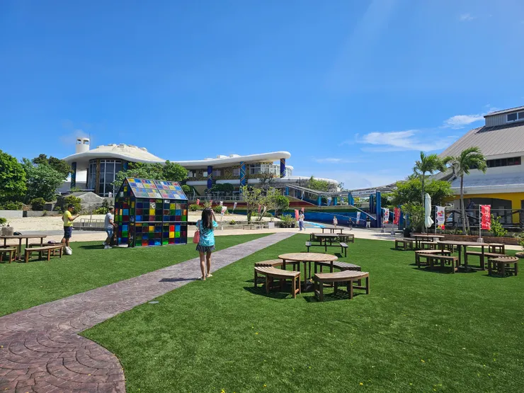 GLASS GARDEN。太陽超大。