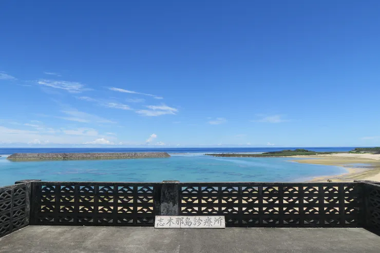 不過吸引我的是上樓之後，可以拍到南邊的小港口