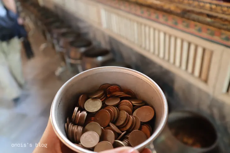 臥佛寺Wat Pho—可將硬幣投入銅缽中祈願