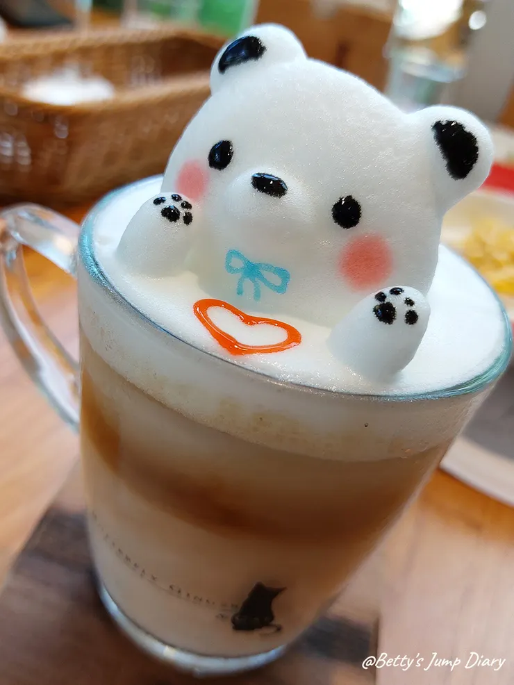 ▲龍潭「野薑花與貓」庭園餐廳/ 圖片來源:Betty's Jump Diary