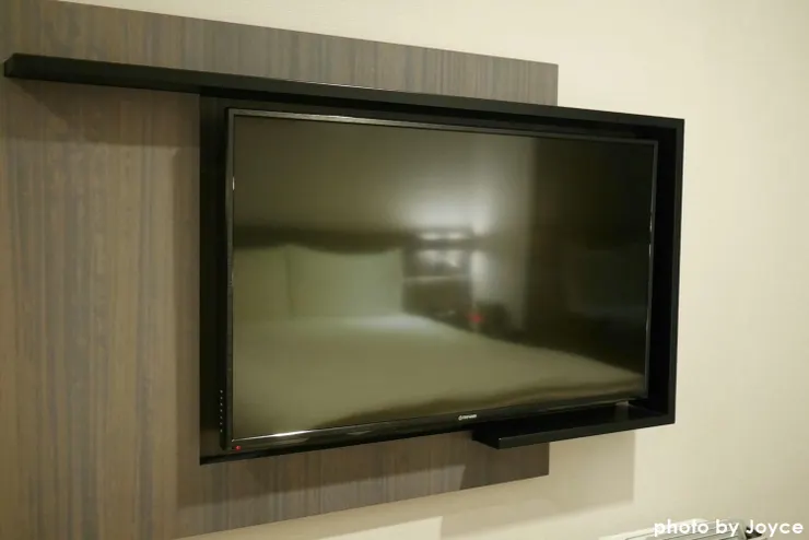 ■液晶電視也蠻大的。