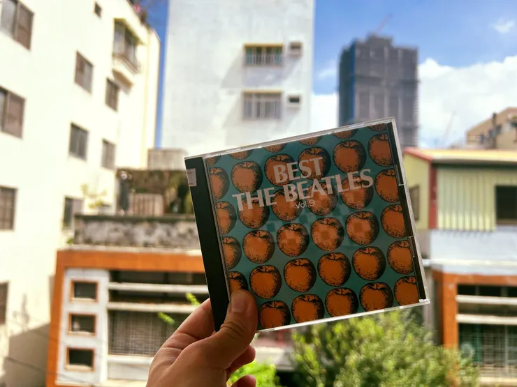 披頭四的精選輯，裡頭有Yellow Submarine