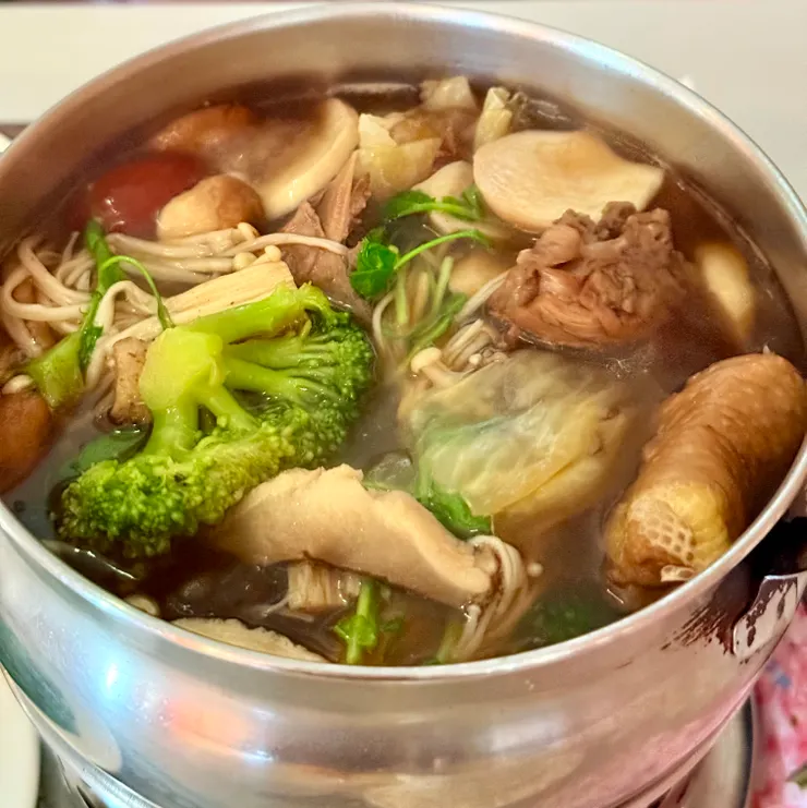 藥膳何首烏雞湯鍋