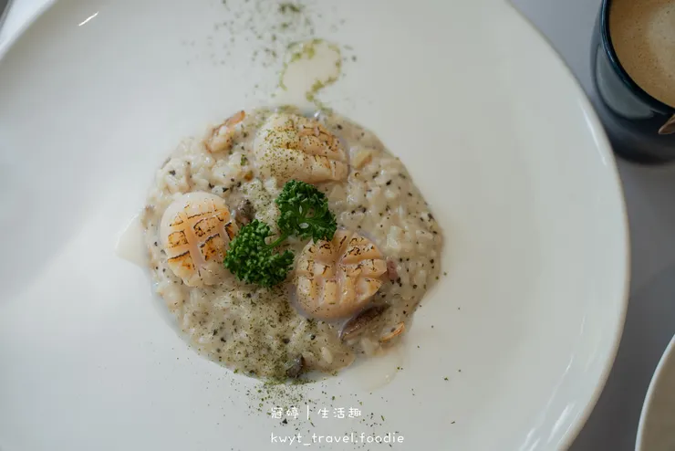 【白話文學】森林系白色洋房超好拍，Dcard推薦嘉義美食，在