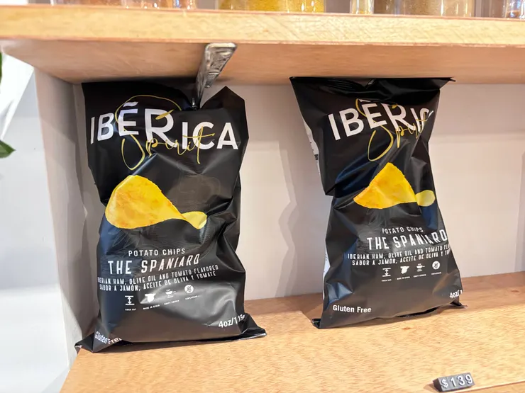 第一次在無包裝商店看到洋芋片！但價格讓我有點卻步，而且洋芋片太肥了，先放棄，哈！但無論如何，這款無麩質洋芋片，是給了想吃洋芋片有更健康的選擇