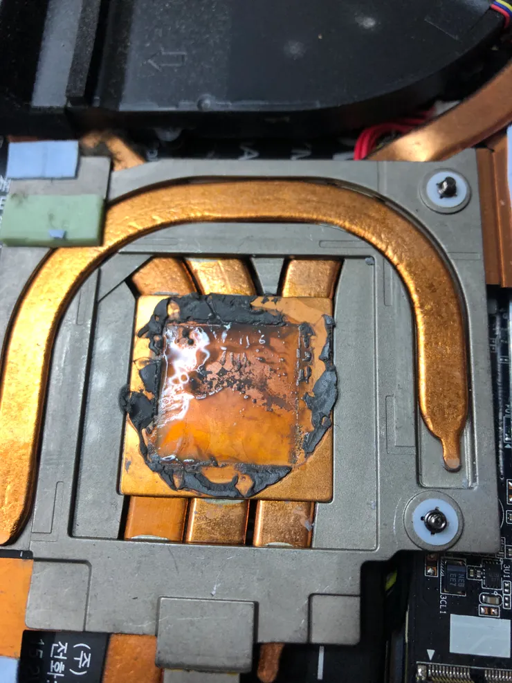 因為溫度過高,導致油與散熱介質分離,降低導熱銅管與晶片的貼合度