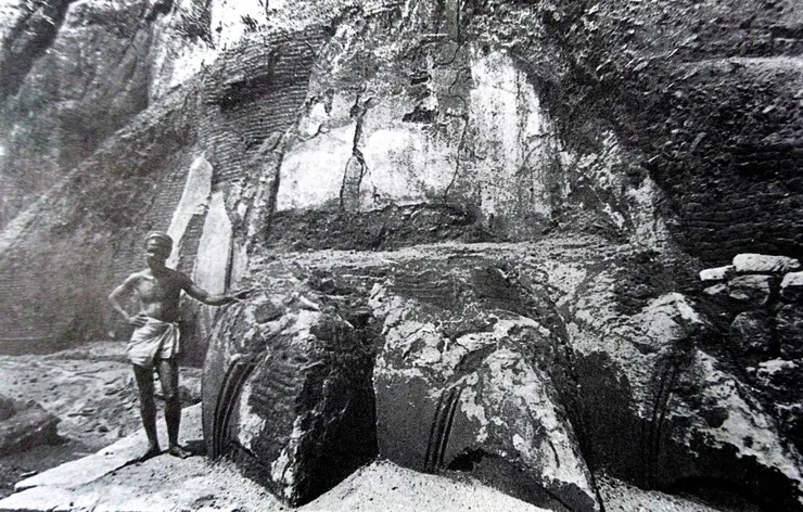 當年HCP Bell 找到的獅爪雕塑