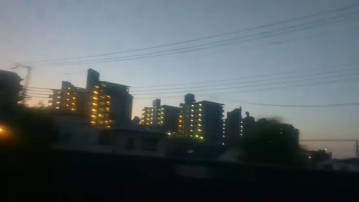 來到這邊應該是關西了,看著城市慢慢甦醒