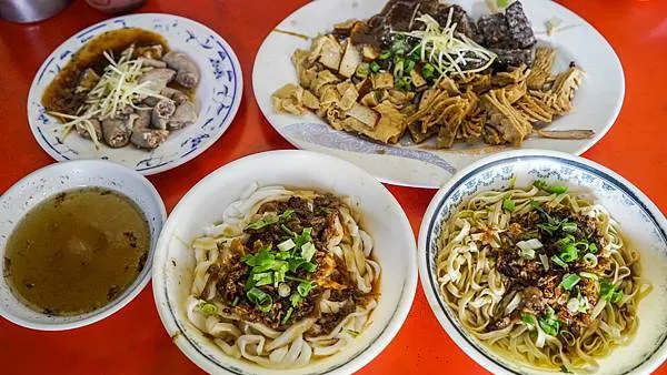 道地的客家粄條/滷味）圖片截圖於網路）