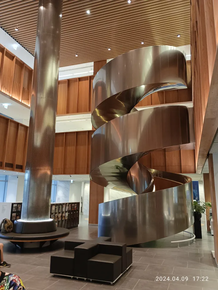 屏東市總圖一樓內景，自拍攝