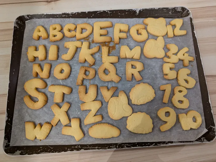 過了15分鐘，終於烤好了! 餅乾有厚度，沒有發生斷裂的慘況❤️