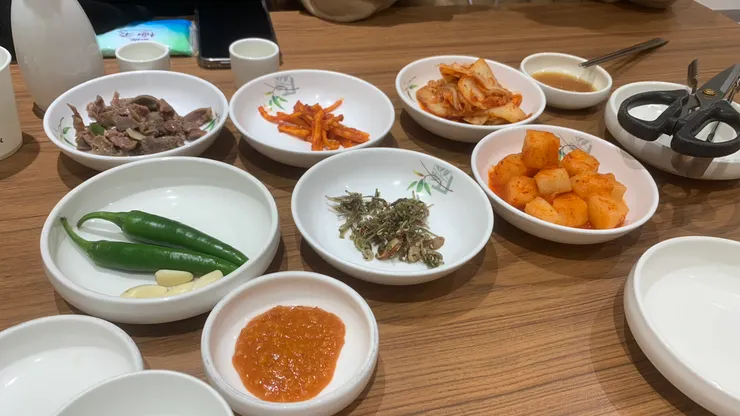 6種小菜任你吃。