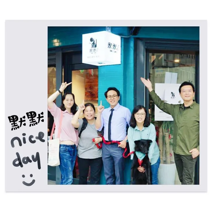 我不再是踽踽獨行，因為有妳陪我攜手前行…