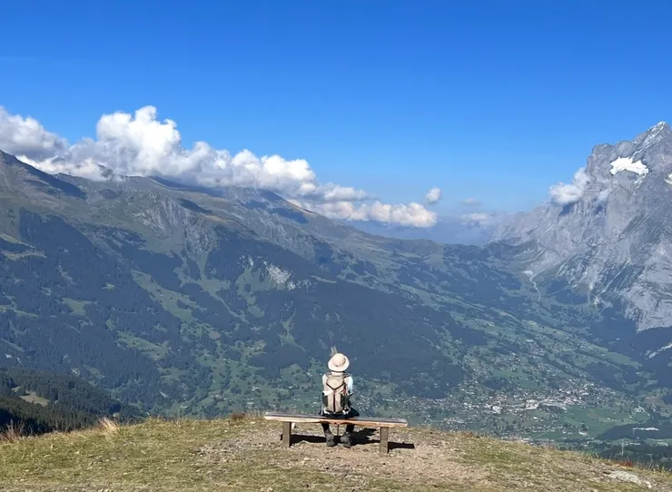 坐下來，體驗舒適的感覺