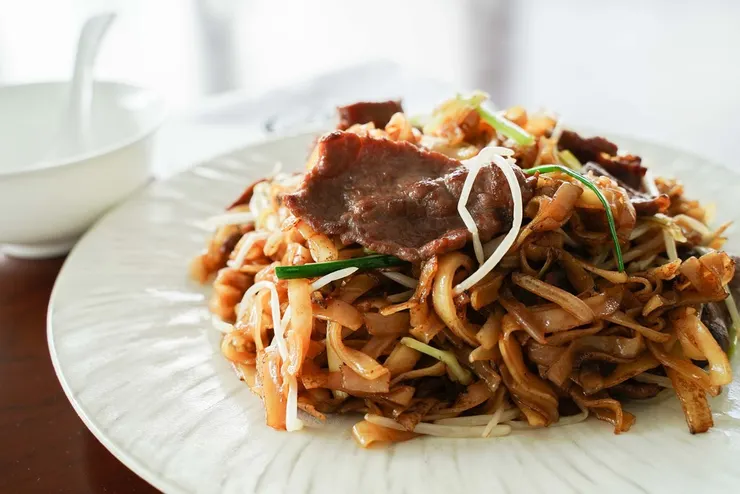 應該是香港茶餐廳的招牌乾炒牛河