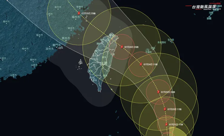 22日晚上氣象署發布海警-圖取自台灣颱風論壇