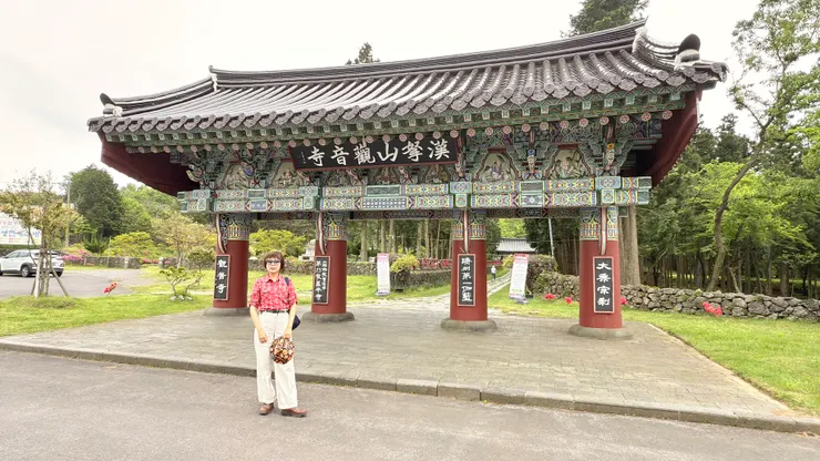 停車場就在山門旁