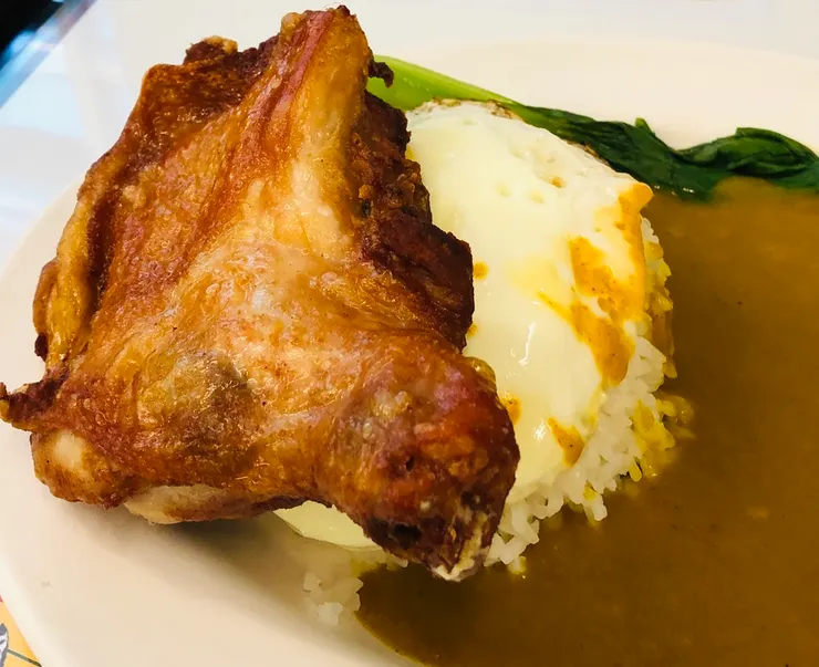 咖哩生炸大雞髀太陽蛋飯