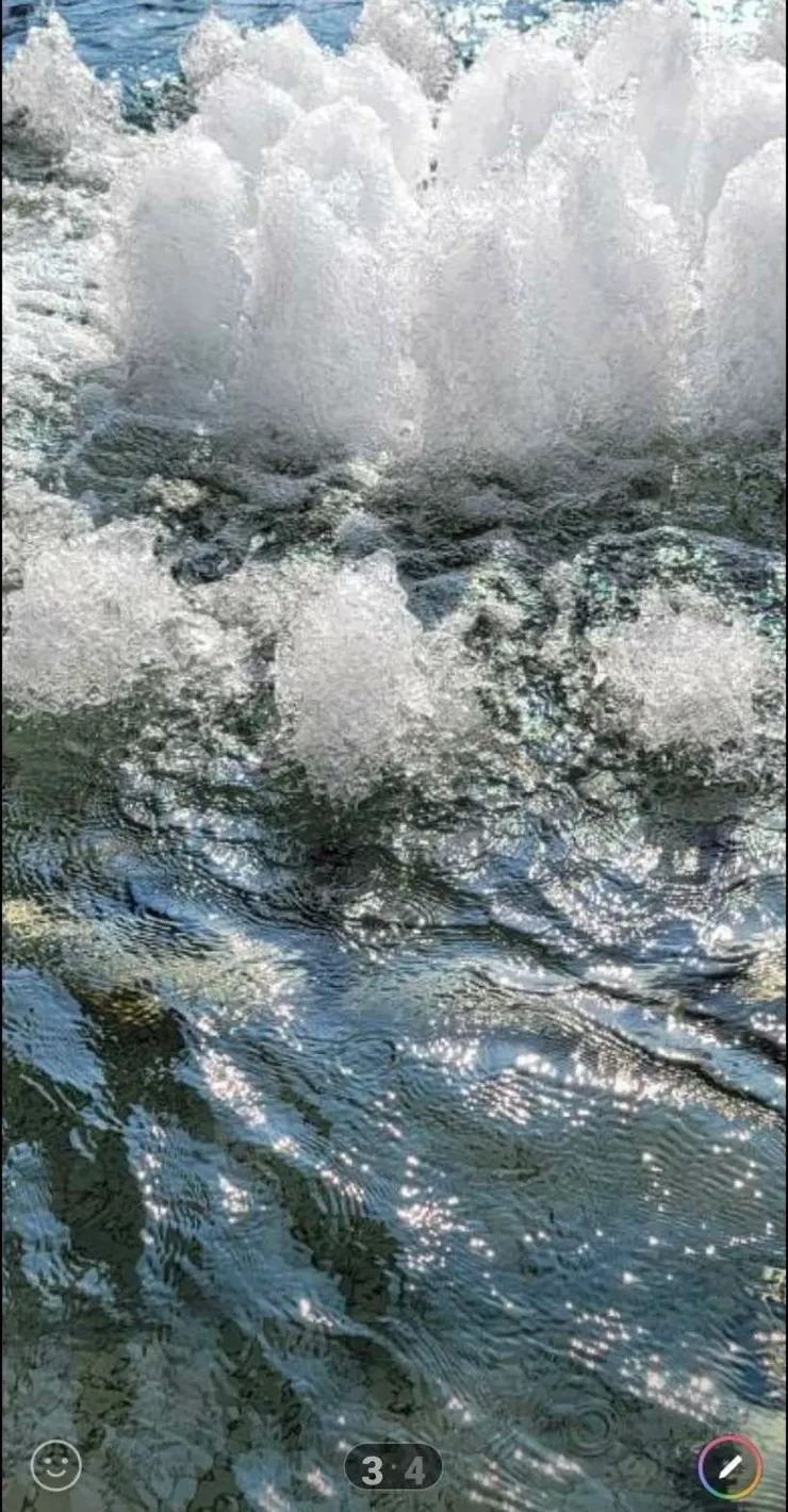 沈嶸師父發現風水穴位的穴點就位在噴泉上，具有非常強大的滾動的能量，讓你錢滾錢源源不絕進財。