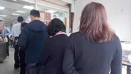 [台北美食]鄉民支持與社會名人加持的阿娥水餃，熱門人氣、札實