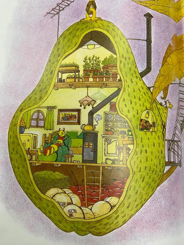 毛毛蟲的西洋梨之家。我們實在不確定地下室放的一坨坨米白色的，上面還有數字文字標示的物品是什麼？