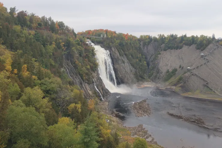 蒙特莫倫西瀑布(Montmorency Falls)