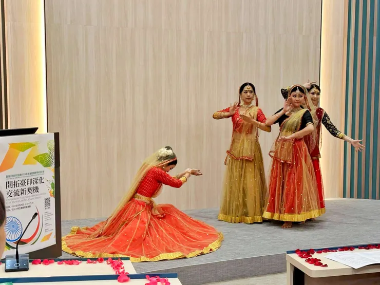 導師禮讚 Guru Naman / Guru Charna