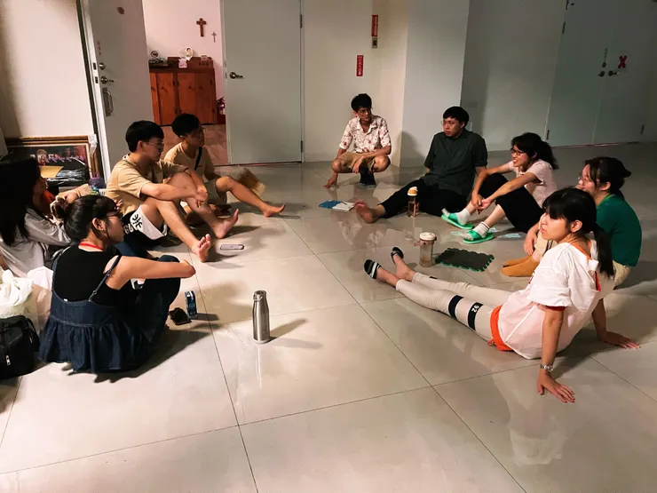 每天晚上都有一段同工聊聊的時間，我偷拍了一下。