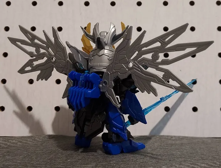 背部擁有一對翅膀