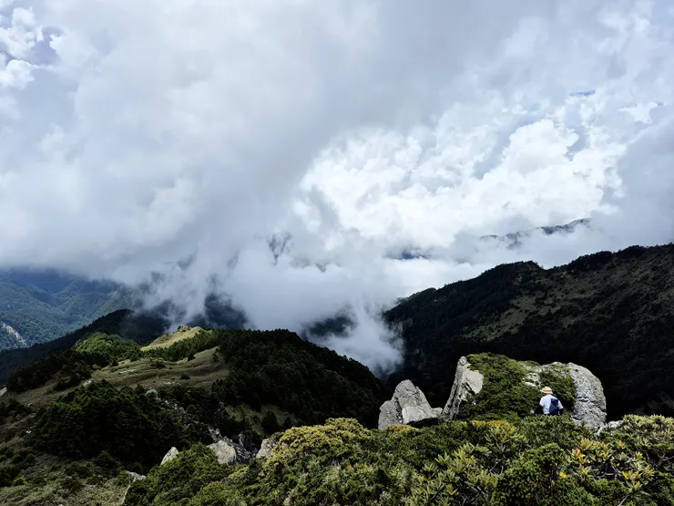 ▲遠方雲層愈來愈厚，似乎在對我們發出預警。