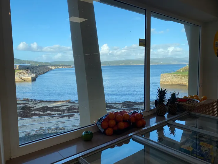 面海第一排的超市