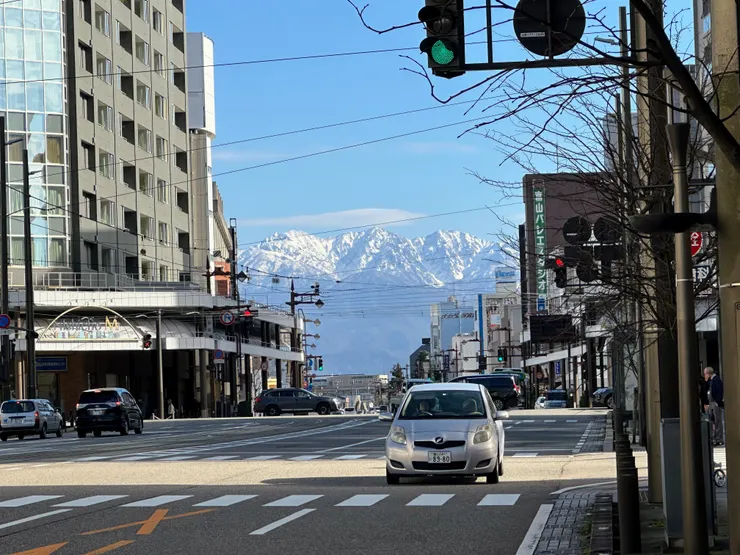 富山市四處都可以看見壯闊的山景