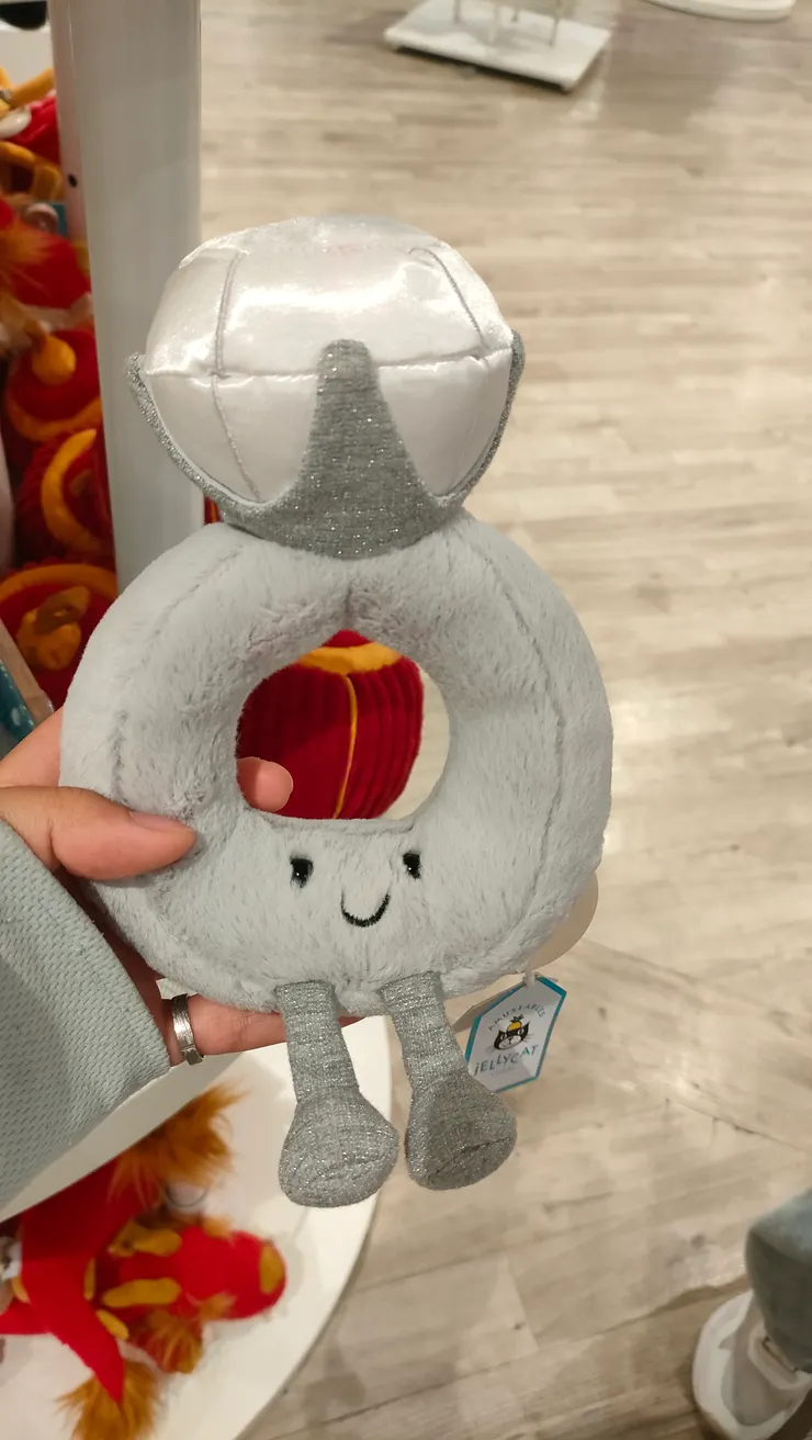 是戒指！！戒指娃娃超可愛的