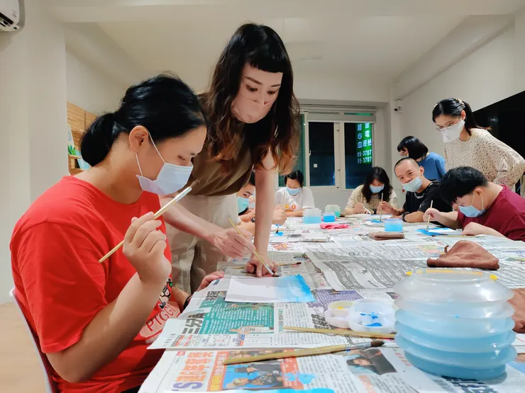 藝術輔療師 工作內容 引導創作