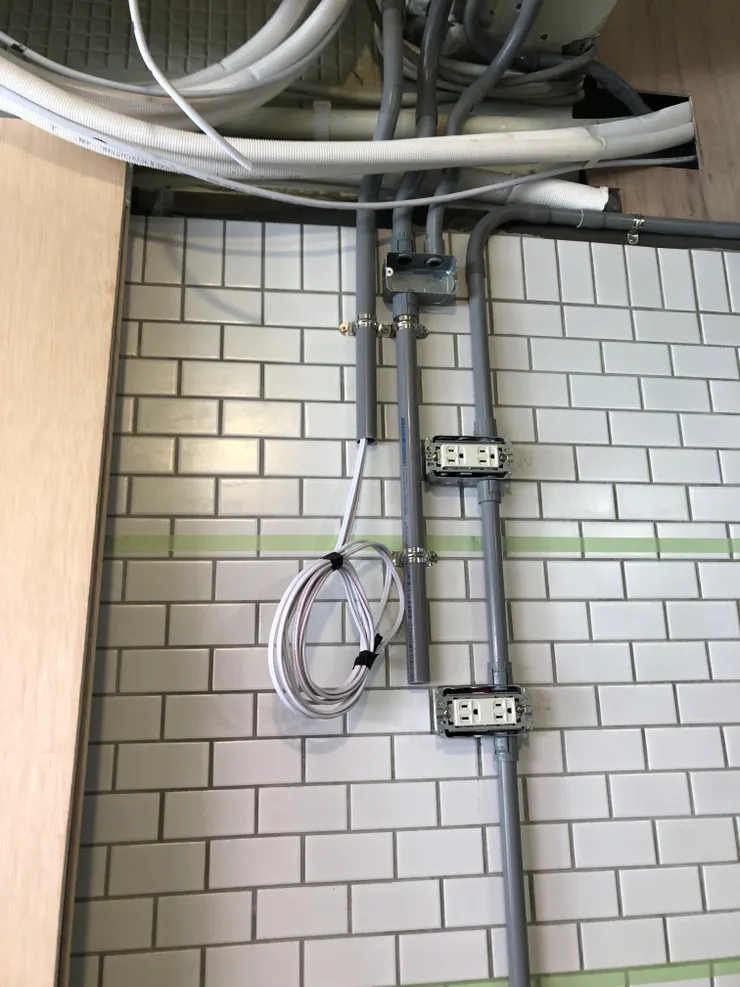 配線完成，預留將來做接頭的線。