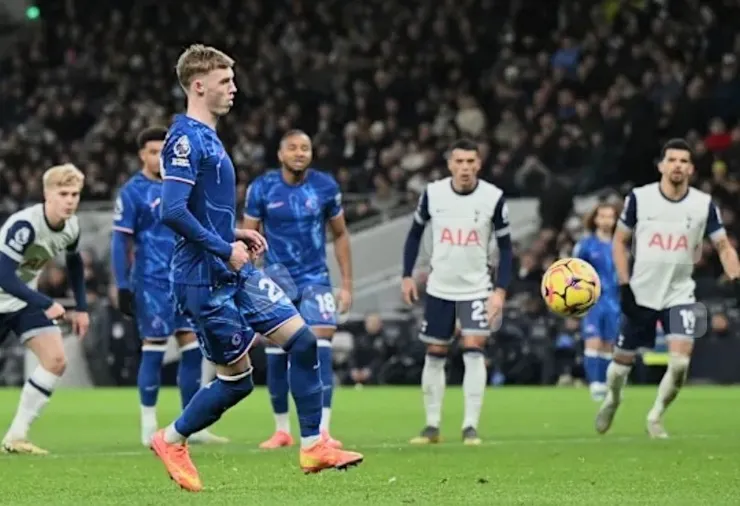 龐馬射入第二個十二碼球助車路士赢4:2