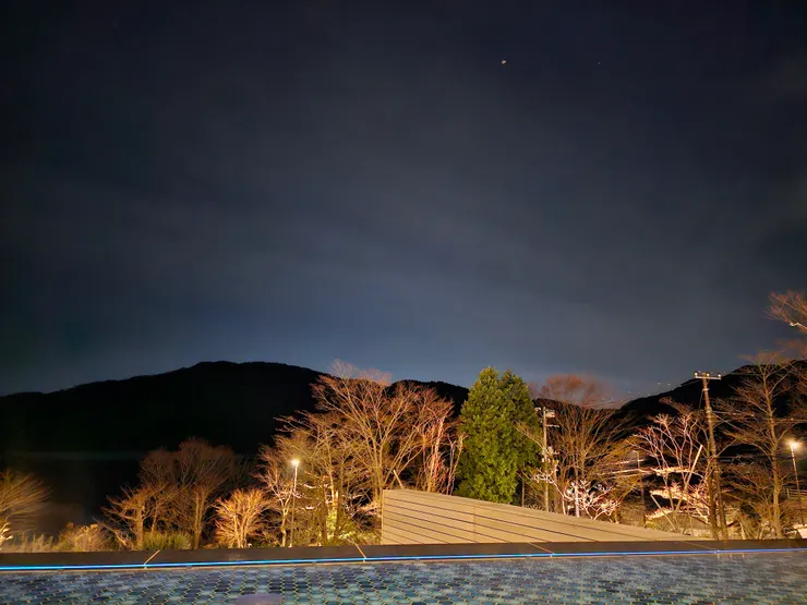 星星點綴著夜空