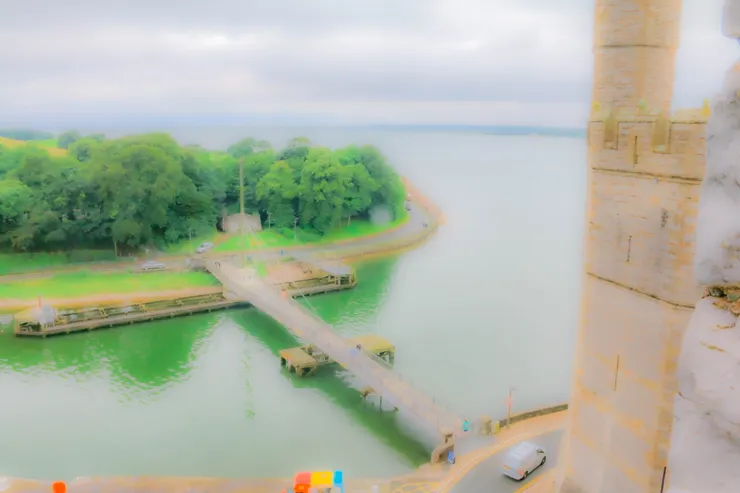 塞昂特河口上的阿伯旋轉橋一景