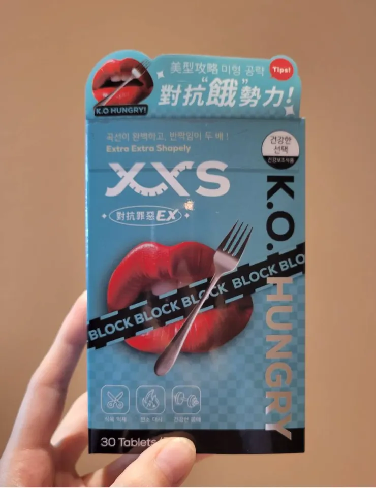 叉子擋住嘴巴 暗示不要吃?