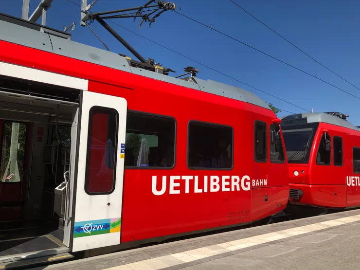 搭SBB（瑞士聯邦火車）前往海拔813米的Uetliberg（玉特力山）
