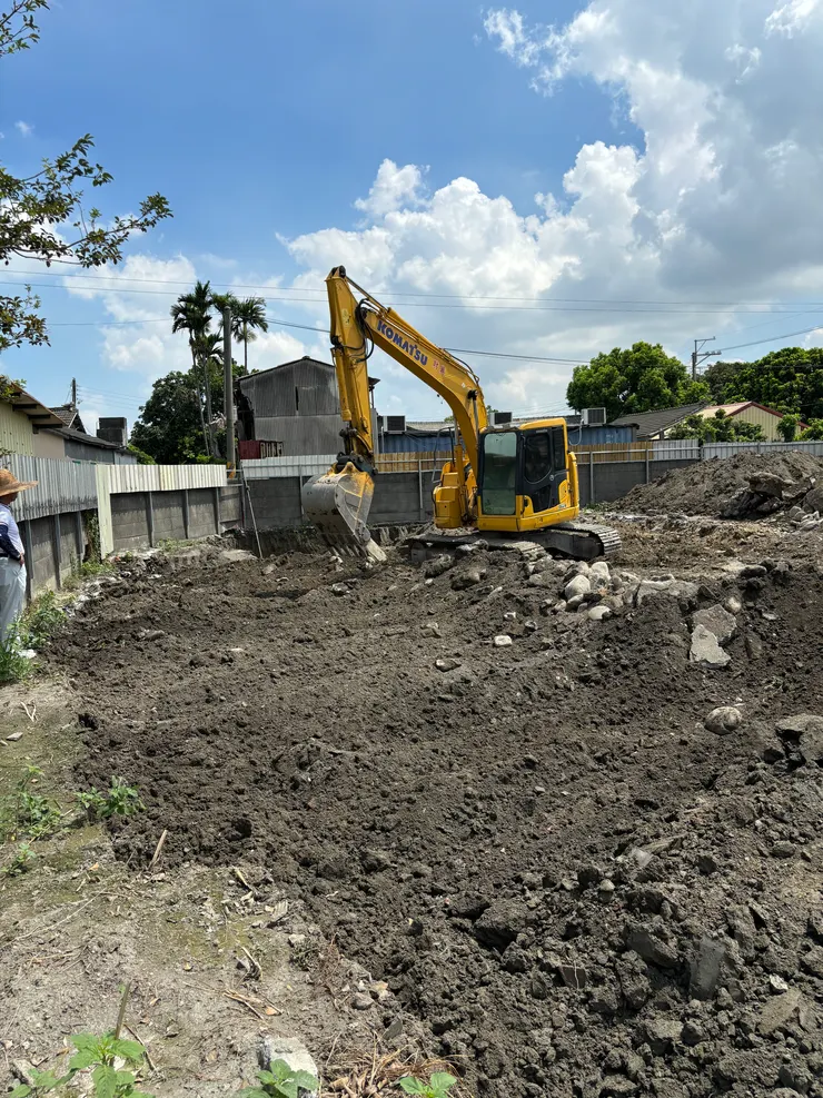 開挖 週六起了個大早跑到工地