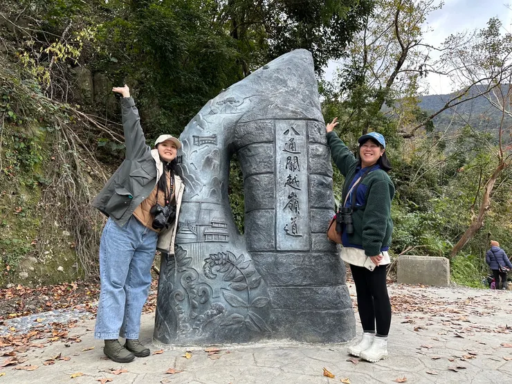 圖25 此行能順利出團，處理前置繁雜事務的行政領隊-家瑜是最給力的幫手。謝謝家瑜，這是一次很棒的畢業旅行。有妳真好~