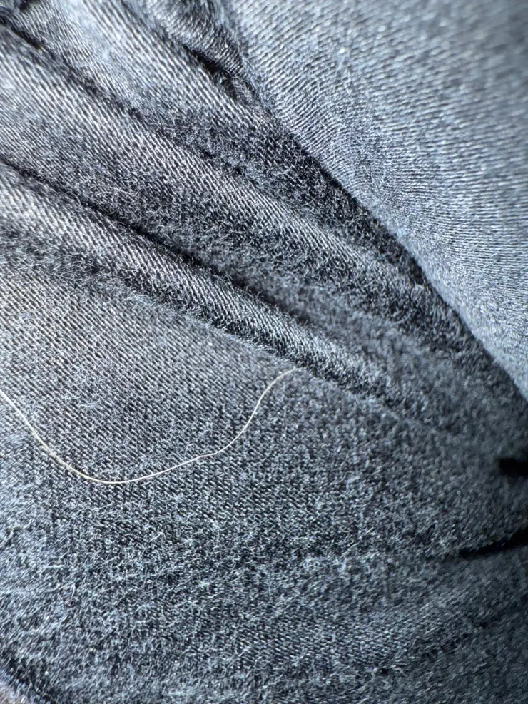 2025/10/21 早上的褲子有圓圓的毛