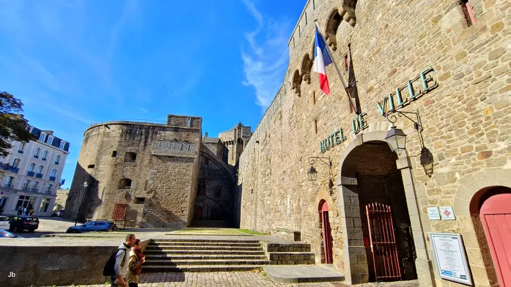 【聖馬洛市政廳，約建於15-18世紀間。】