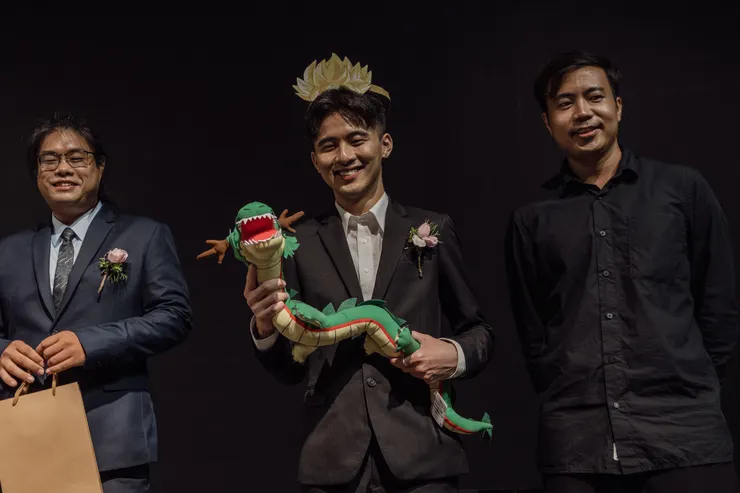 想要抽到神龍，就要學超級賽亞人大吼！大家玩到合不攏嘴